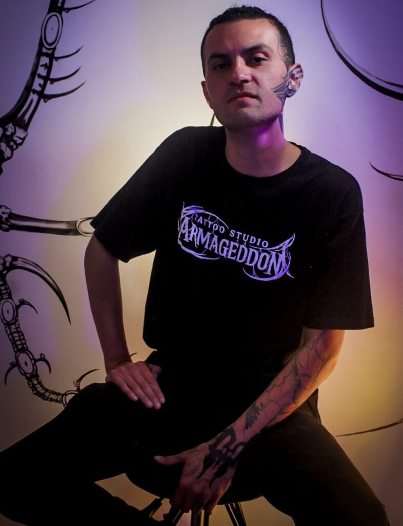 fabian solano artista en armageddon tattoo