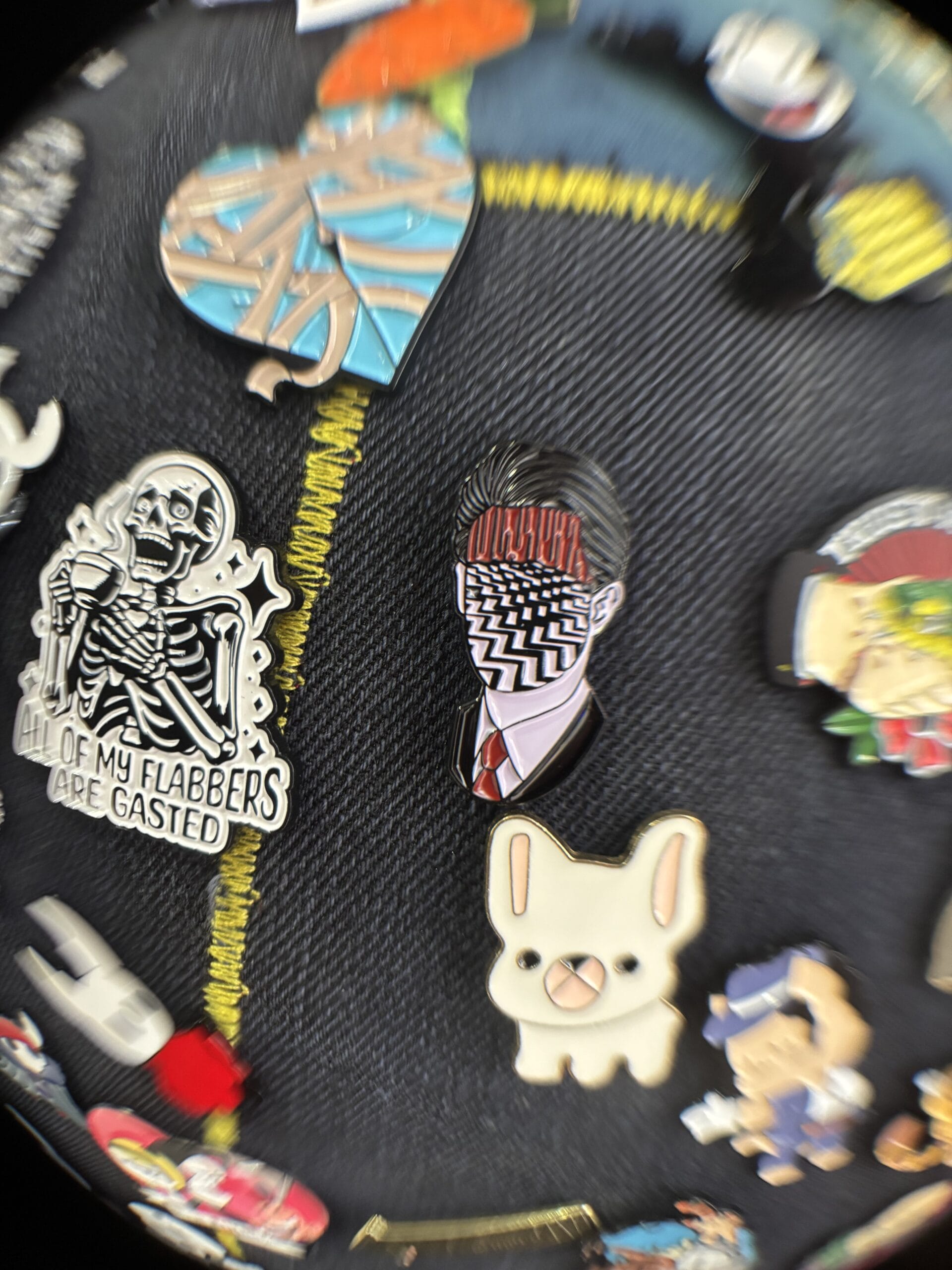 Pin de arte surrealista