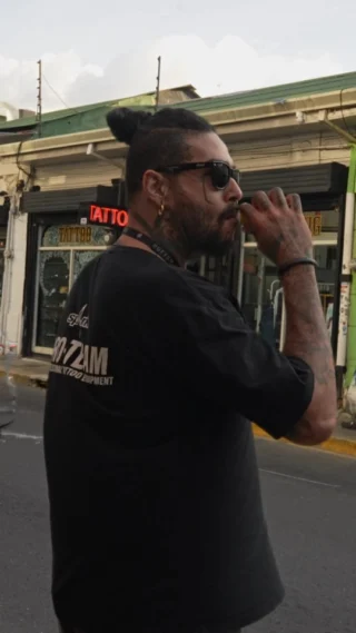 En medio del caos, vos tambien buscas tu espacio.
Un lugar donde el ruido se apaga y el arte habla por  ti!
Bienvenido a armageddon.
Del caos nace la bellaza.
📍 centro de san jose
#armageddoncr #tattoostudio #costarica #tattoolife #blackwork #fineline #DelCaosNaceLaBelleza